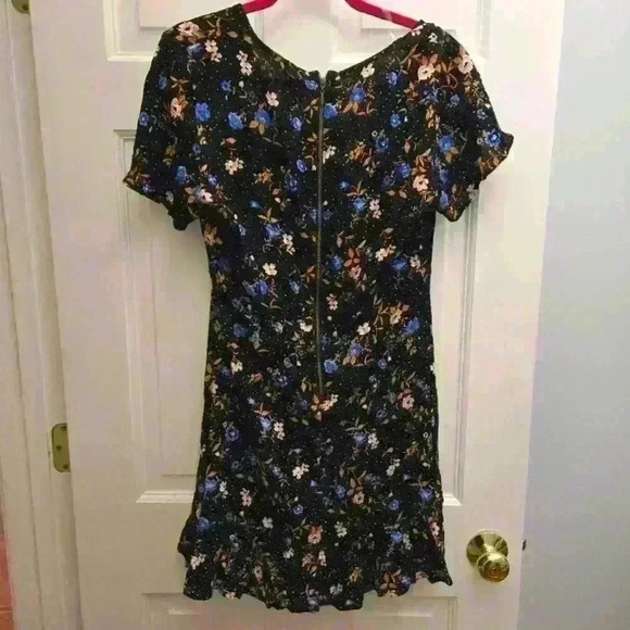 Xhilaration Floral Wrap around Style Dress,Size M NWT - Picture 3 of 4